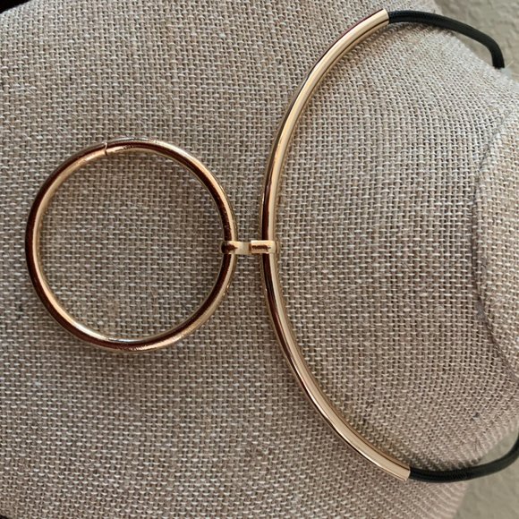 NECKLACE - Picture 2 of 3